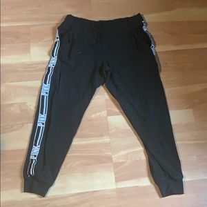 Pink Victoria’s Secret sweatpants black M